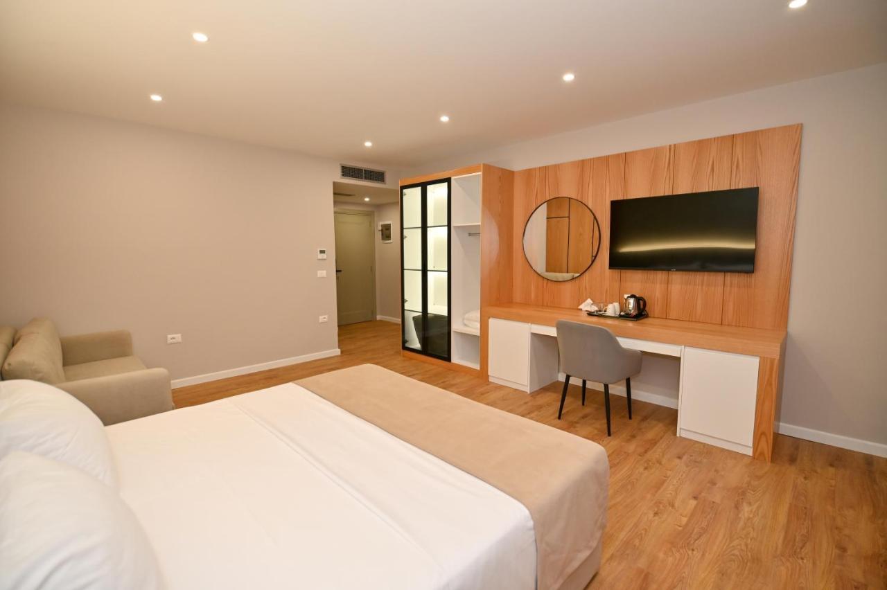 Hotel Zanzi Durres Exterior photo