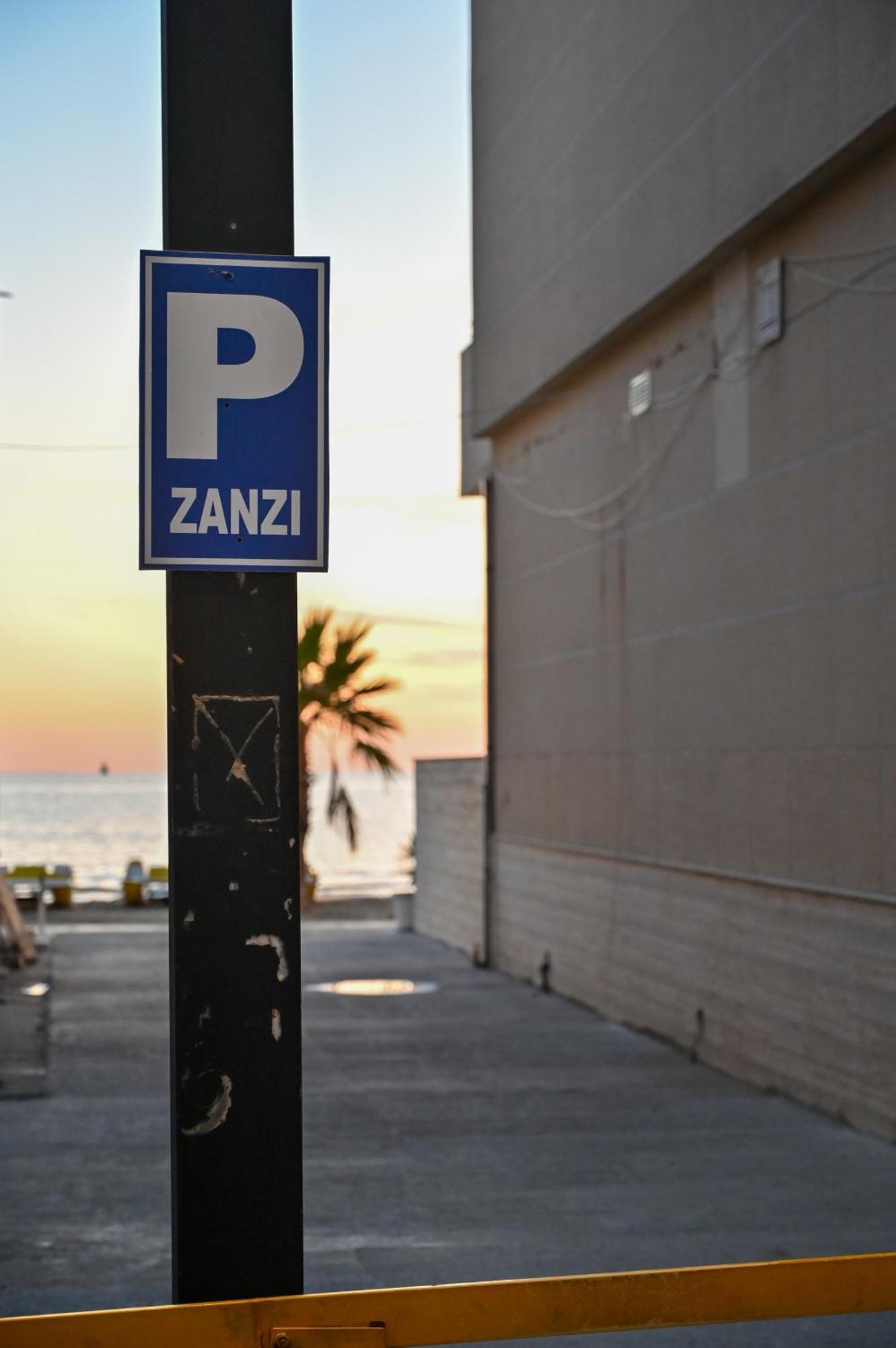 Hotel Zanzi Durres Exterior photo