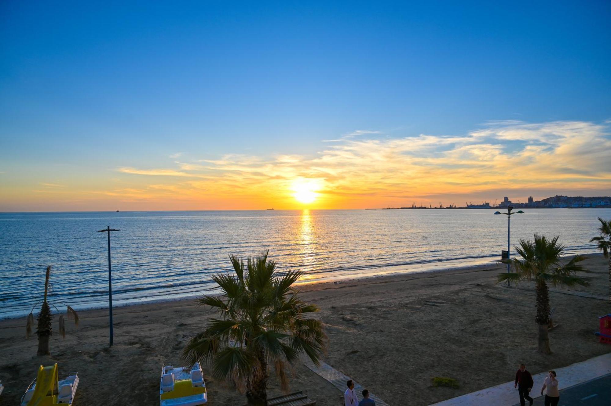 Hotel Zanzi Durres Exterior photo