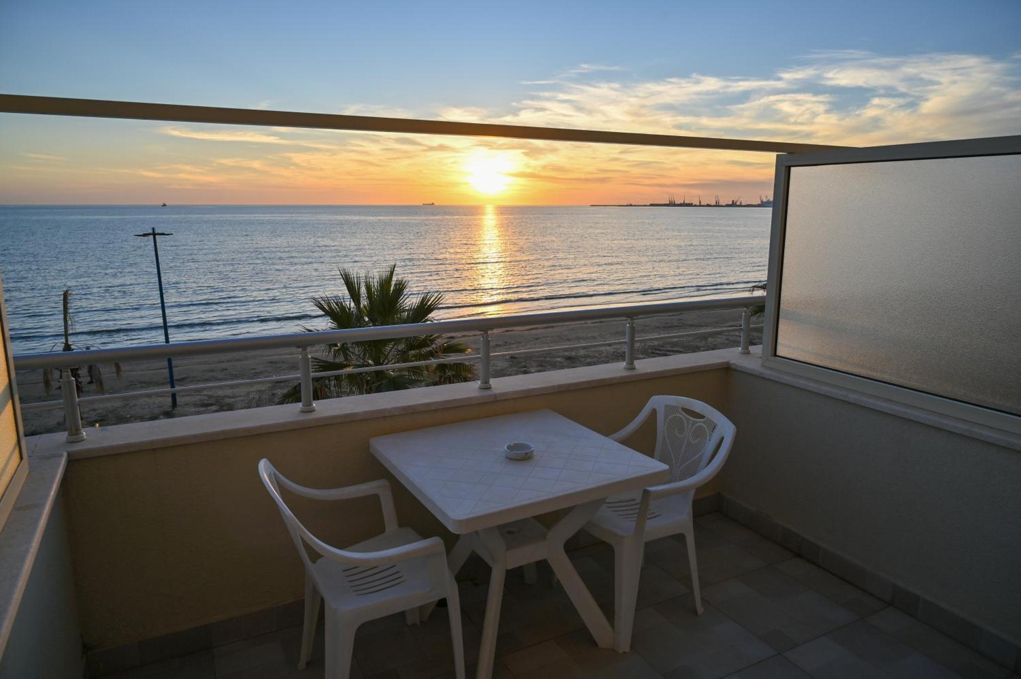 Hotel Zanzi Durres Exterior photo