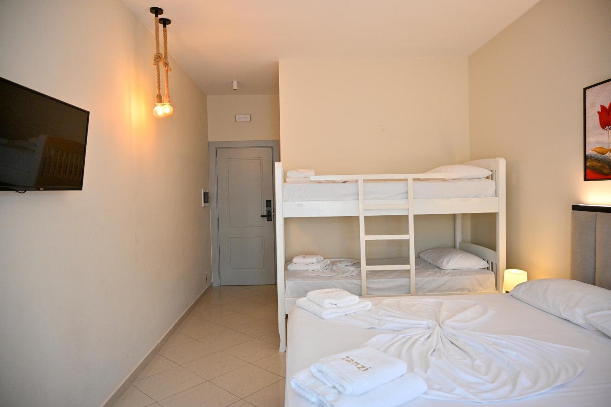 Hotel Zanzi Durres Exterior photo