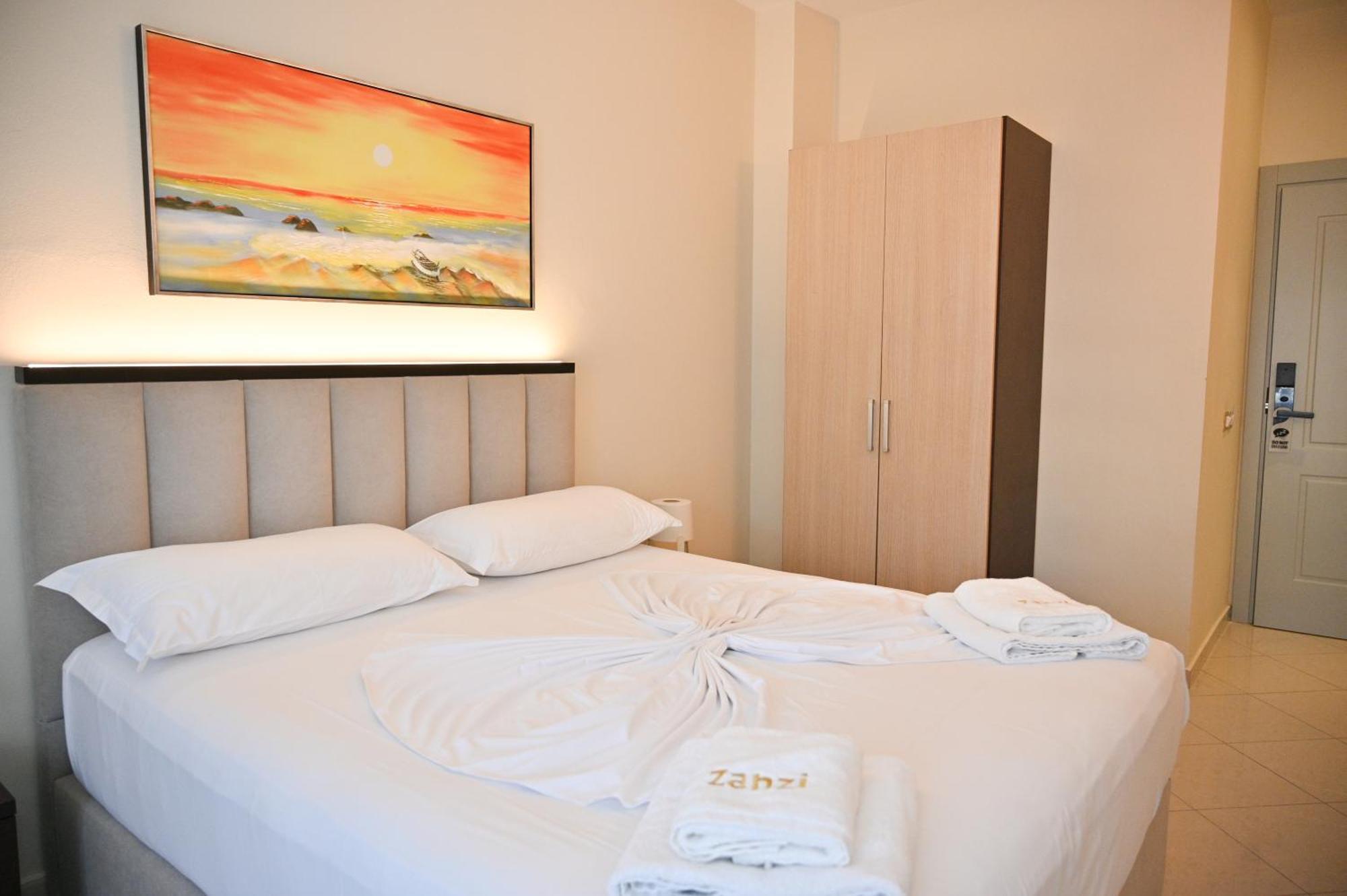Hotel Zanzi Durres Exterior photo