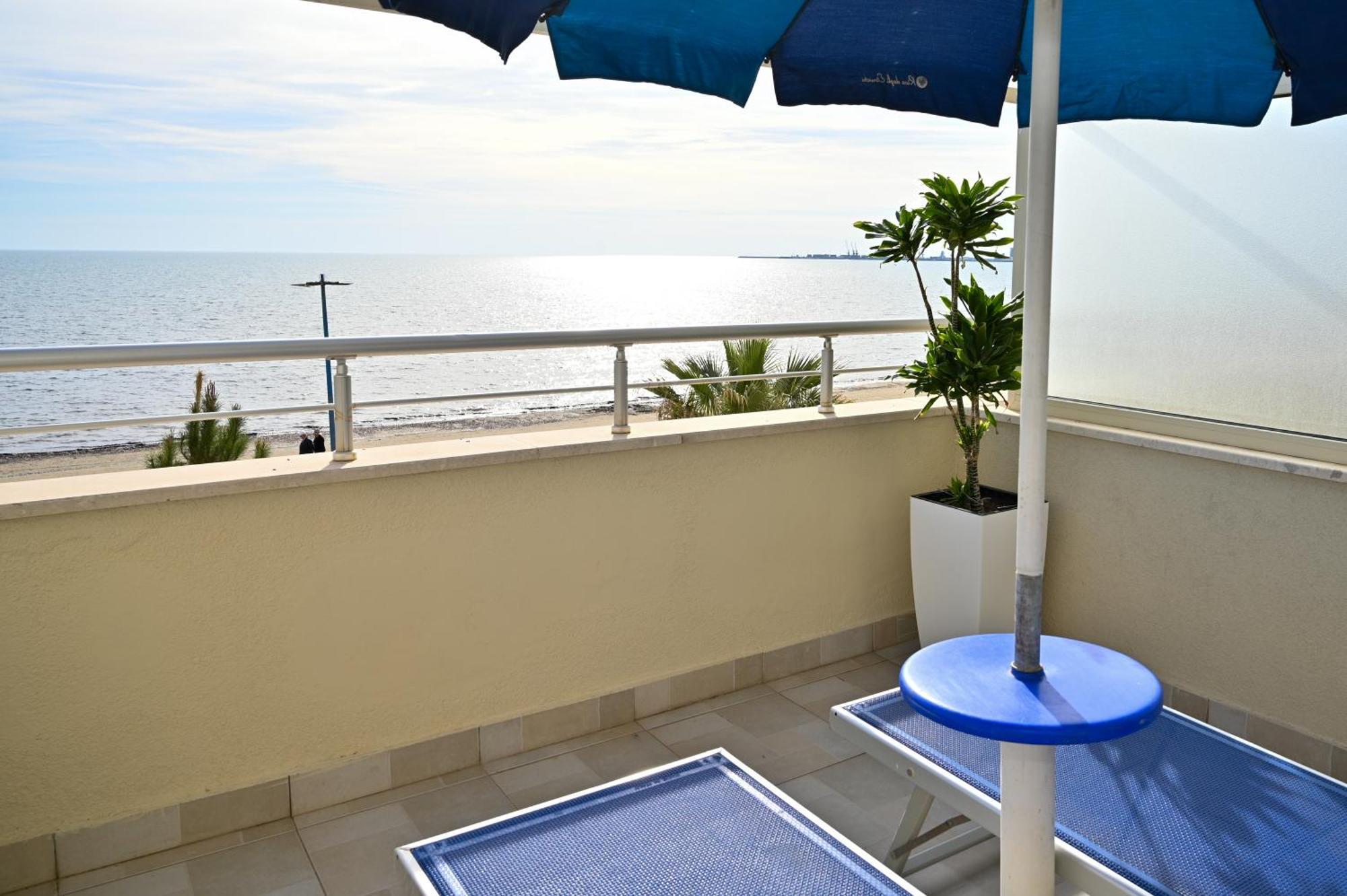 Hotel Zanzi Durres Exterior photo
